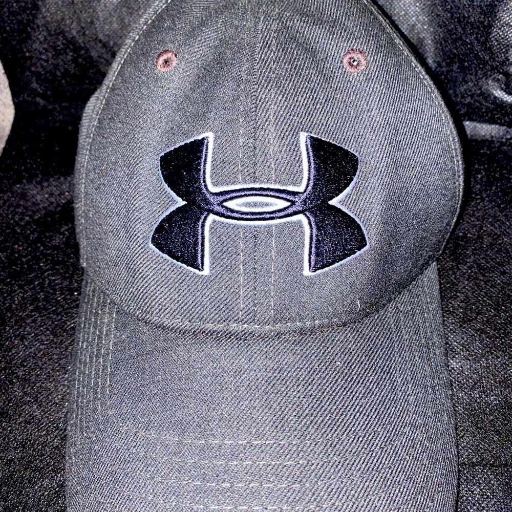 Under Armour Mens UA Blitzing Cap Charcoal/Black Stretch Fit MD/LG EUC